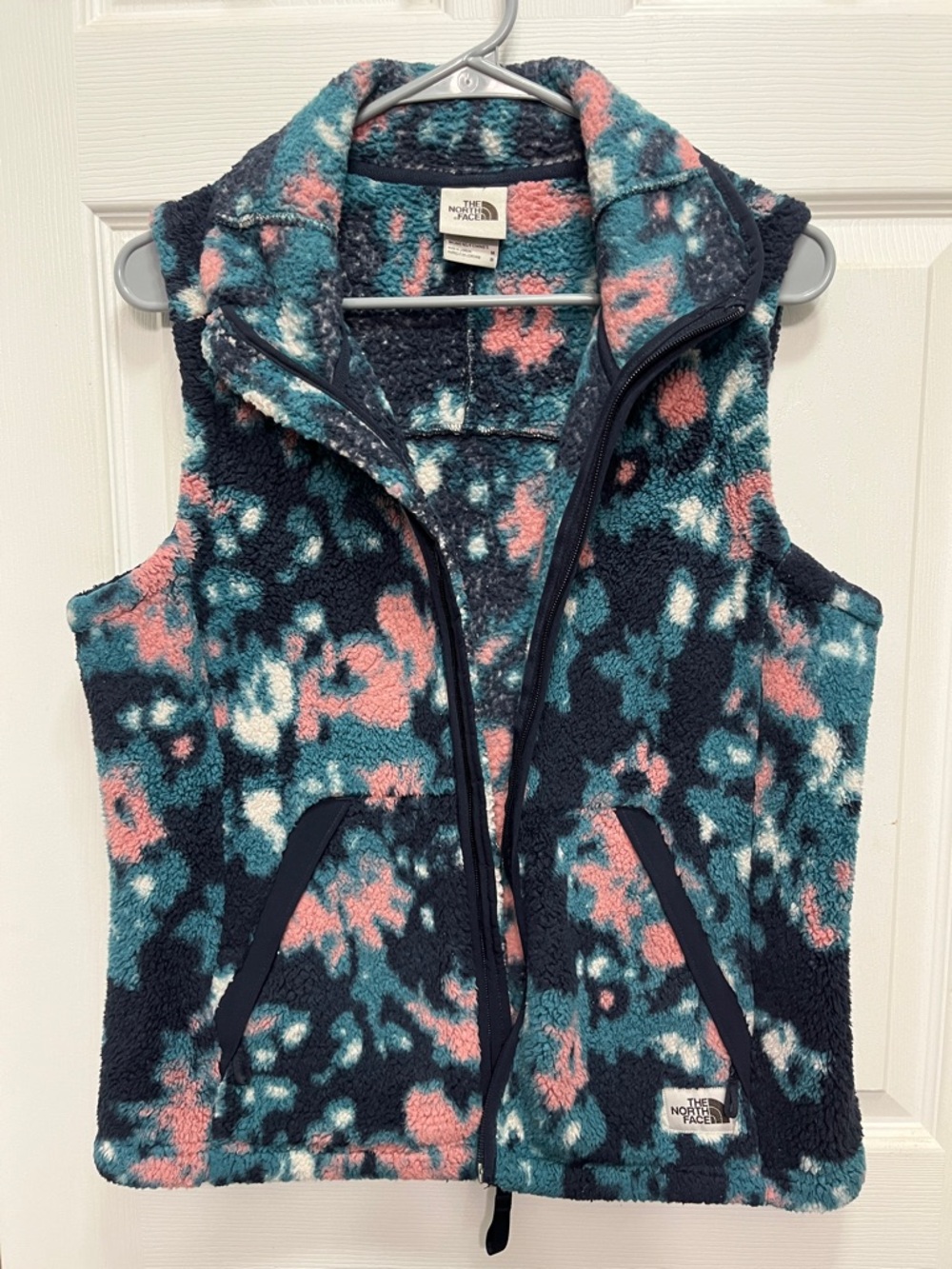 •The North Face• Navy Teal Pink Patterned Sherpa Fleece Vest